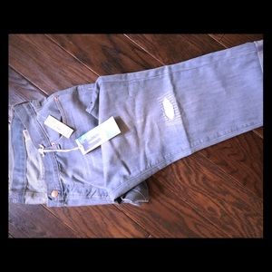 Boyfriend jeans- distresses&cropped